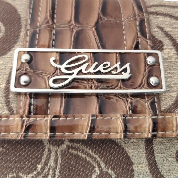 Nwt Guess Daisy large wallet checkbook - Picture 2 of 5
